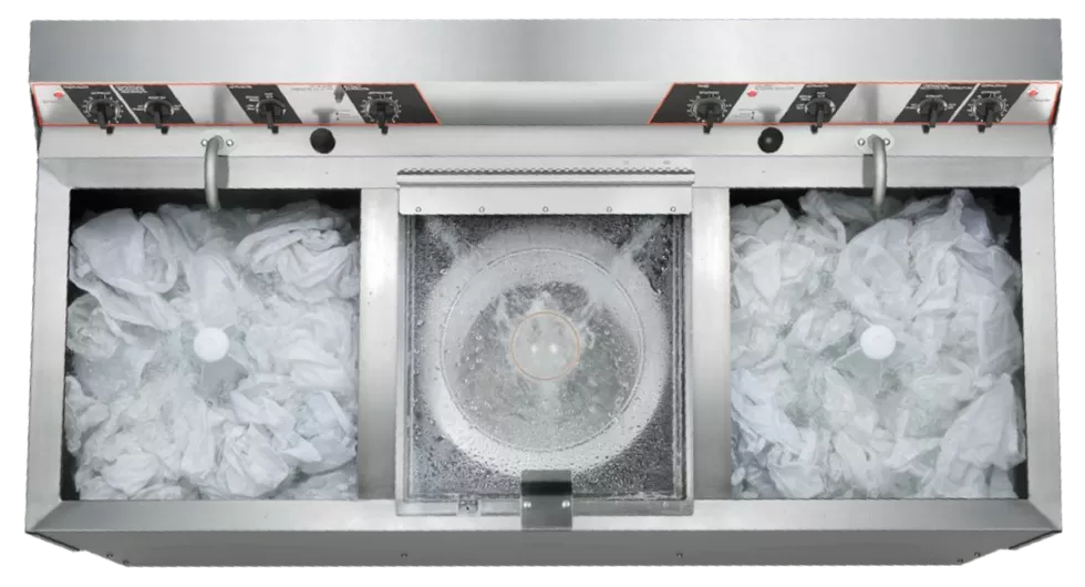 UM202 Washer-Extractor, top-down view